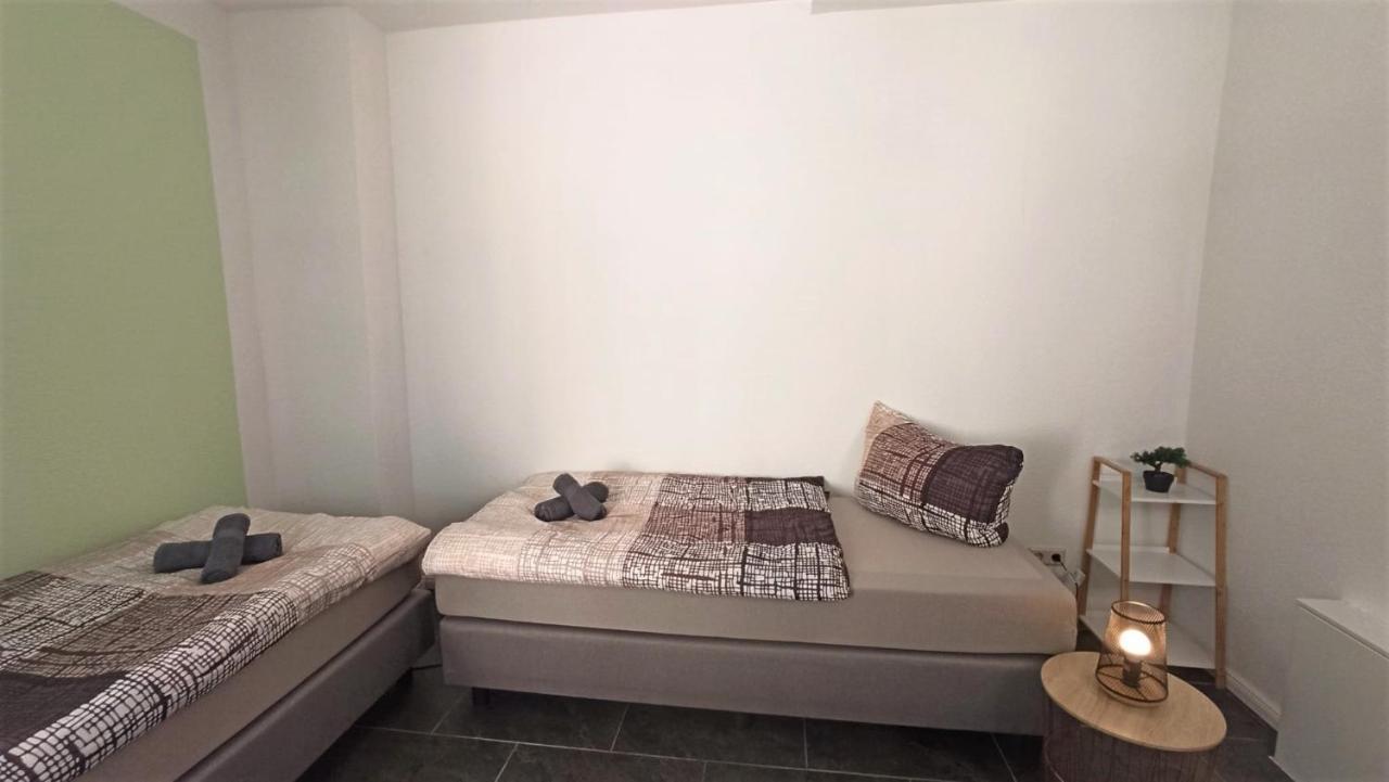 Apartment Fuer Bis Zu 7 Personen Mit Balkon Halberstadt Buitenkant foto