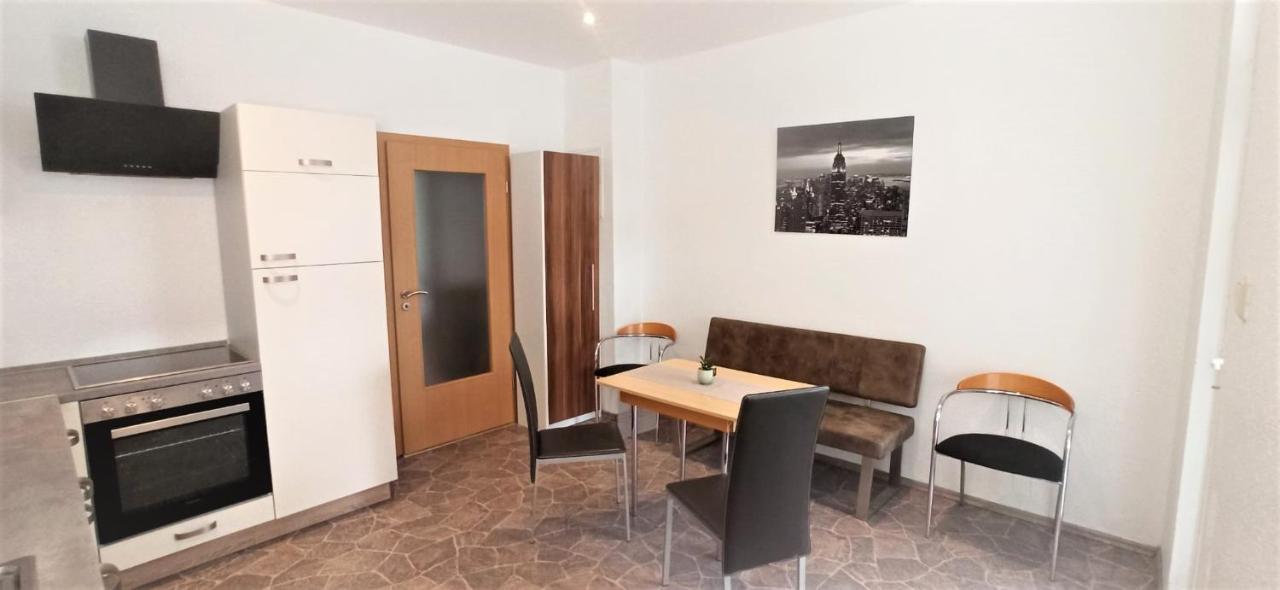 Apartment Fuer Bis Zu 7 Personen Mit Balkon Halberstadt Buitenkant foto