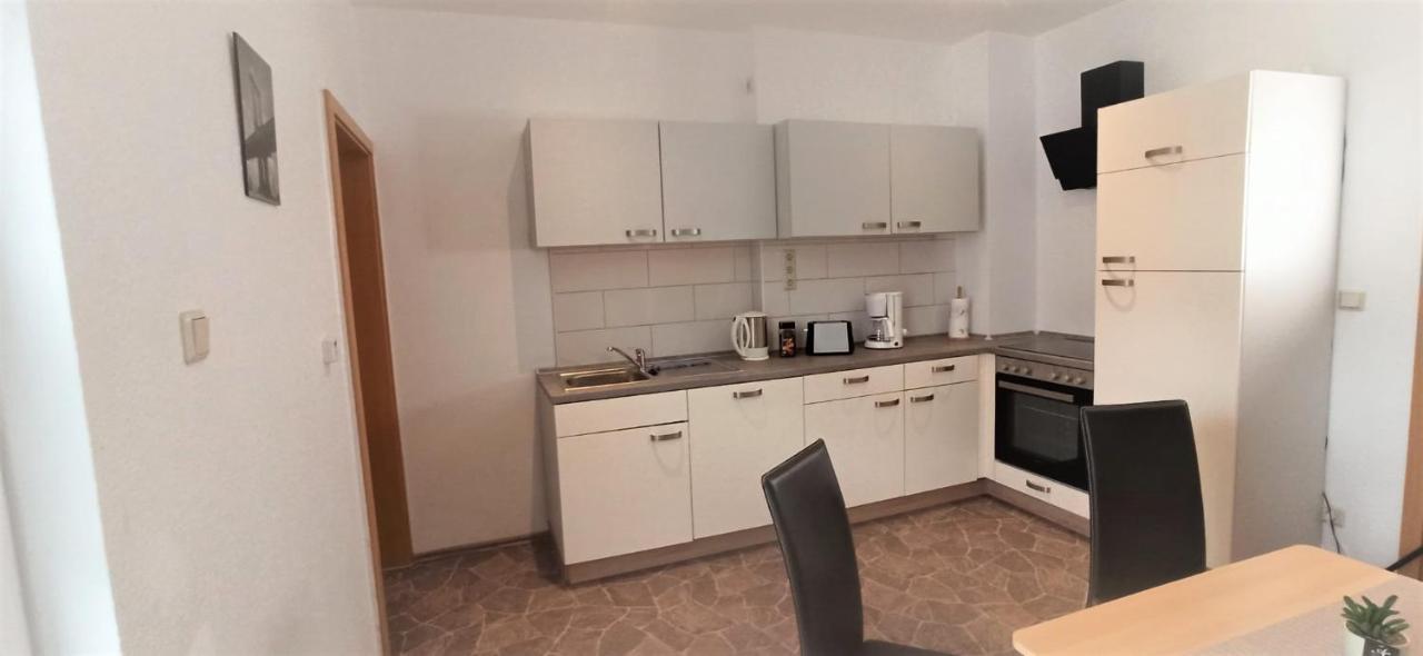 Apartment Fuer Bis Zu 7 Personen Mit Balkon Halberstadt Buitenkant foto