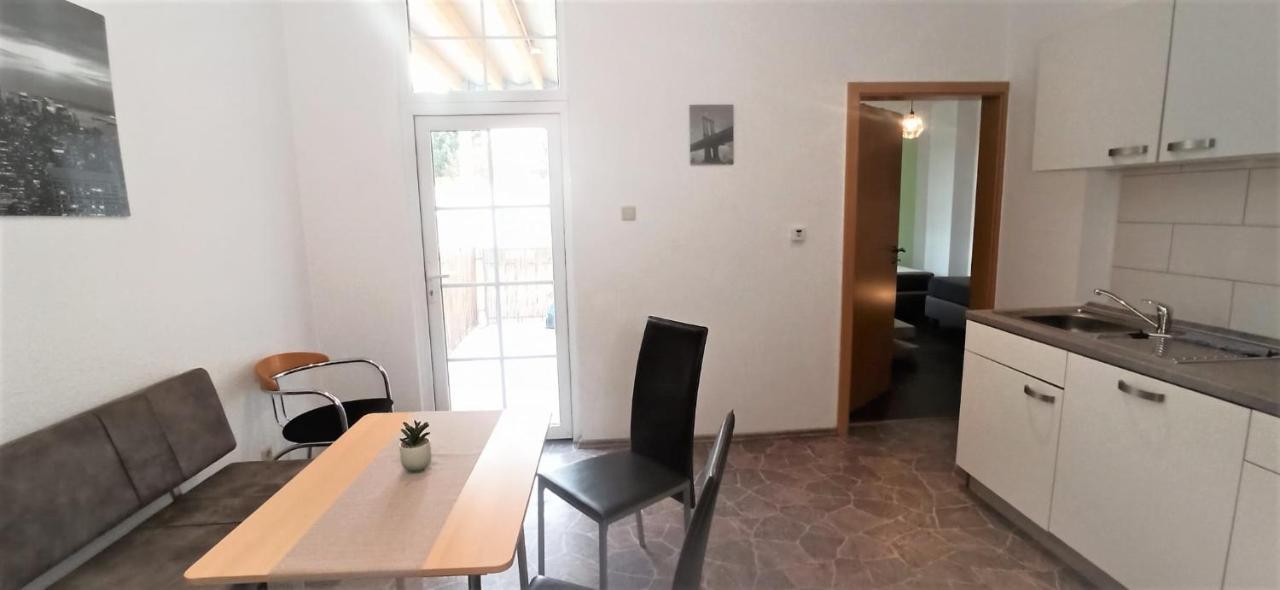 Apartment Fuer Bis Zu 7 Personen Mit Balkon Halberstadt Buitenkant foto