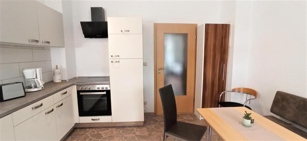 Apartment Fuer Bis Zu 7 Personen Mit Balkon Halberstadt Buitenkant foto
