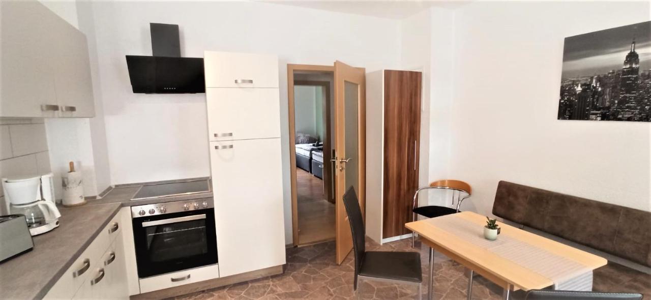 Apartment Fuer Bis Zu 7 Personen Mit Balkon Halberstadt Buitenkant foto